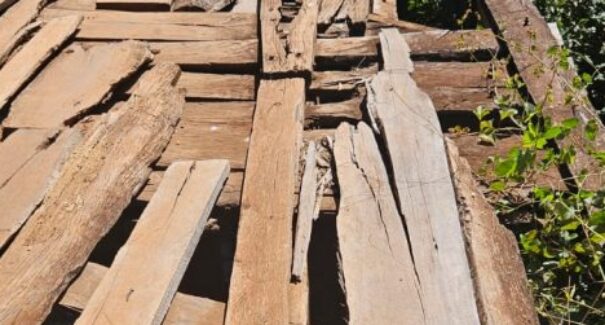 Bens de prefeito e empresário são bloqueados após denúncia de obra superfaturada de ponte
