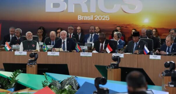 Lula convoca cúpula dos Brics para responder a tarifas dos EUA