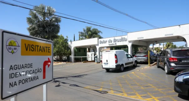Moraes manda vistoriar carros e área externa da casa de Bolsonaro
