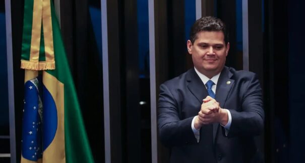 Alcolumbre diz que obstrução de bolsonaristas é “arbitrária” e fere a democracia