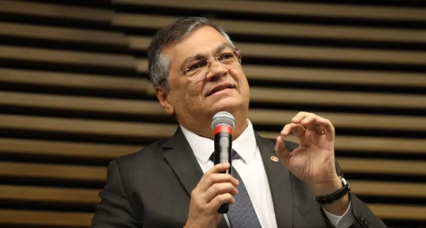Flávio Dino defende soberania nacional e rejeita pressões externas