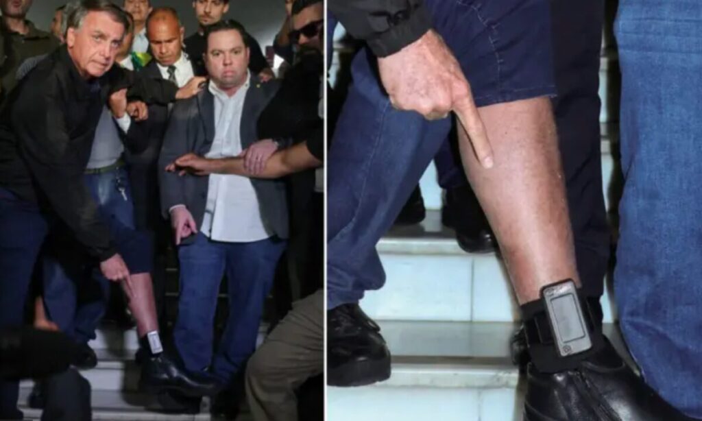 Ex presidente Jair Bolsonaro na Câmara dos Deputados mostrando a tornozeleira eletrônica (Foto: EPA)