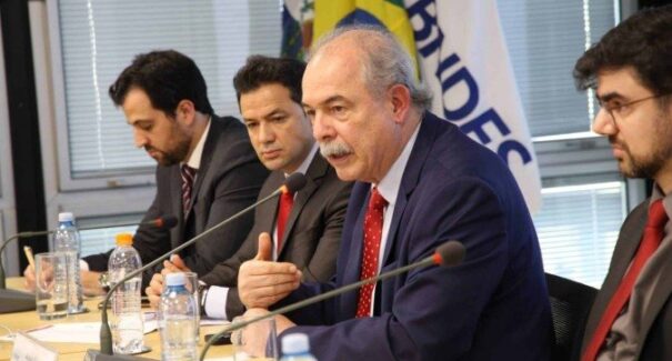 Auxílio tarifaço: BNDES injeta R$ 10 bilhões para exportadores afetados