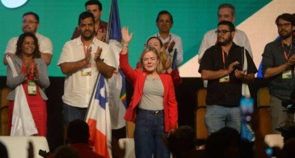 “Vivemos uma ameaça inédita à soberania”, diz Gleisi durante evento do PT