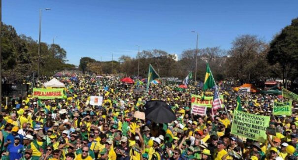 Parlamentares bolsonaristas lideram manifestação contra Lula em Brasília