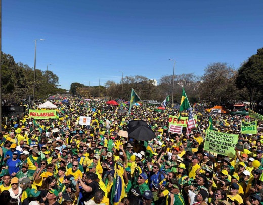 Público em apoio à Bolsonaro reunido em frente ao Banco Central - (crédito: Giovanna Sfalsin/CB/D.A Press)