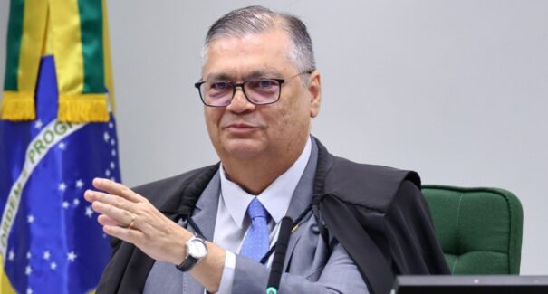 Dino manda PF investigar R$ 694 milhões em emendas pix