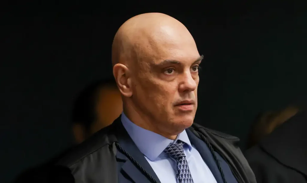Ministro Alexandre de Moraes alerta bancos brasileiros sobre sanções dos EUA
