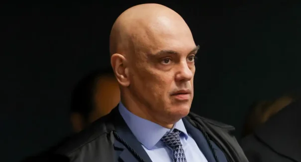 Ministro Alexandre de Moraes alerta bancos brasileiros sobre sanções dos EUA