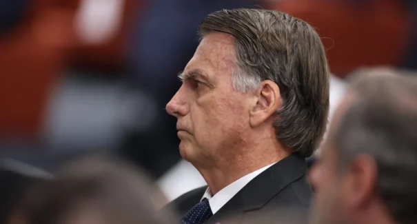Bolsonaro deixa prisão domiciliar pela primeira vez para realizar exames médicos