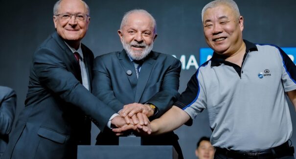 Lula elogia China, critica EUA e celebra fábrica de elétricos da GWM em SP