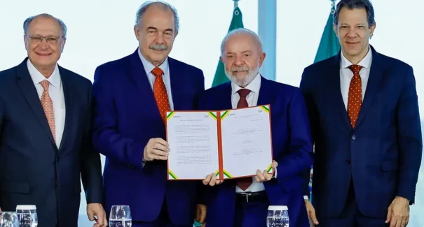 Governo anuncia R$ 12 bilhões para modernizar indústria brasileira com foco em inovação