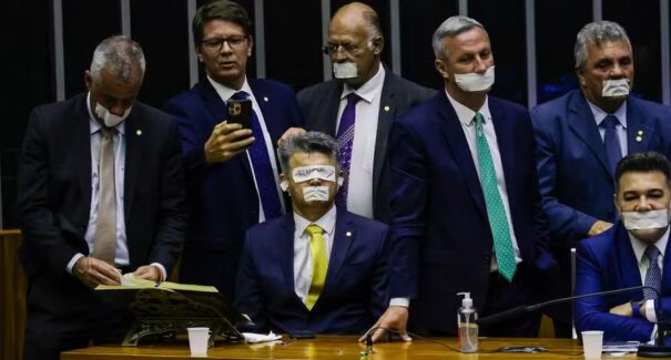 Oposição mantém obstrução na Câmara em protesto contra Alexandre de Moraes e em defesa de anistia