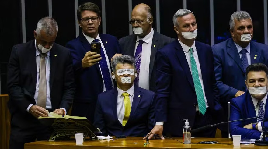 Oposição mantém obstrução na Câmara em protesto contra Alexandre de Moraes e em defesa de anistia