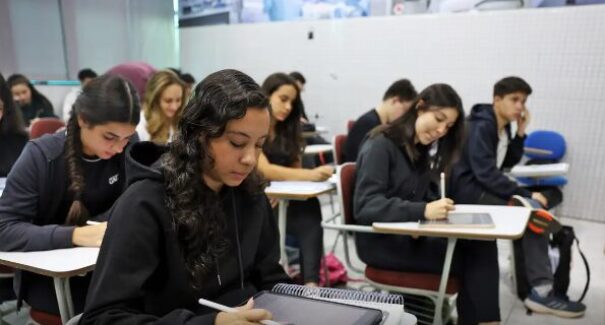 Fies 2025: lista de espera do segundo semestre é divulgada
