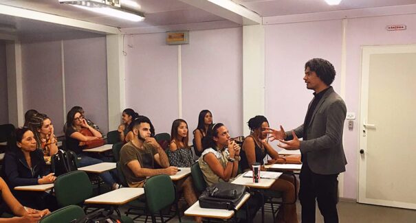 Imersão ensina a transformar medo de falar em público em comunicação autêntica
