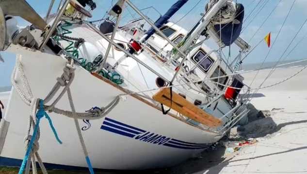 Veleiro sul-africano naufraga próximo à Ilha de Lençóis, no litoral do Maranhão