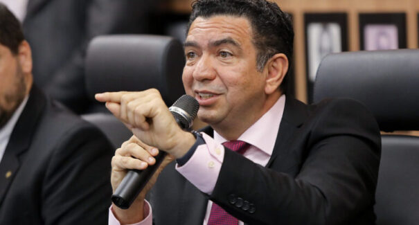 Justiça proíbe Américo de agir em nome da FMF