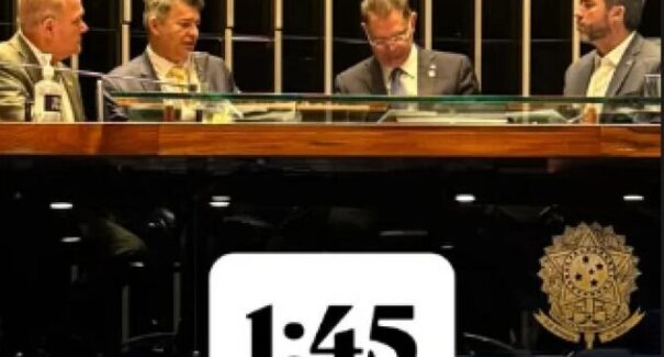 Parlamentares passam a noite no Congresso contra prisão de Bolsonaro