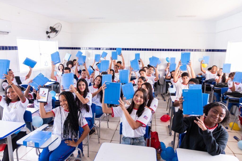 Seduc entrega tablets do Tô Conectado para alunos da Grande Ilha (Foto: Divulgação)