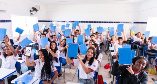 Programa Tô Conectado: Iniciada entrega de tablets para estudantes da Grande Ilha