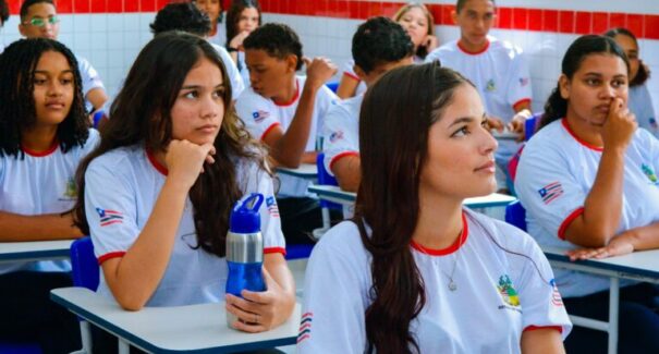 Mais de 280 mil estudantes voltam às aulas nesta segunda-feira nas escolas da rede estadual