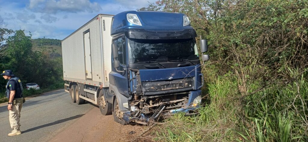 Acidente ocorrido em Santa Luzia do Tide (Foto: Divulgação/PRF)