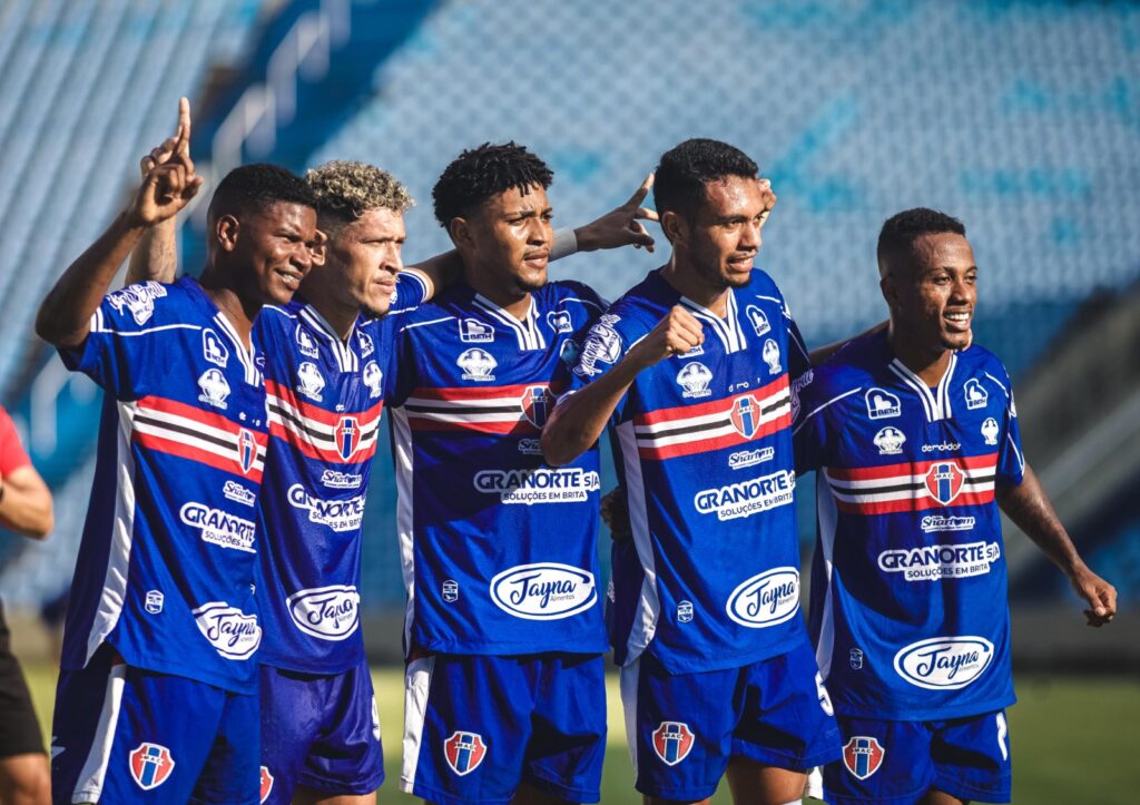Jogadores do Maranhão festejaram a vitória sobre a Tuna no Castelão. (Foto: Iury Oliveira)