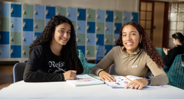 Programa oferece mais de 230 bolsas de estudos para alunos do 9º ano