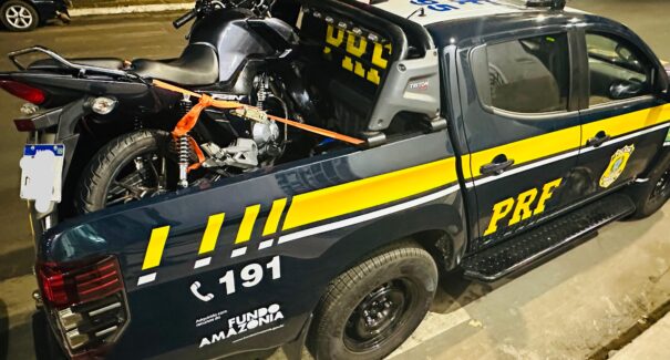 Homem é preso conduzindo moto com placa adulterada, em Caxias