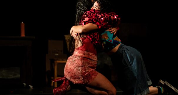 Com reflexões pelo olhar feminino no teatro, espetáculo “Eu Capitu” chega à São Luís
