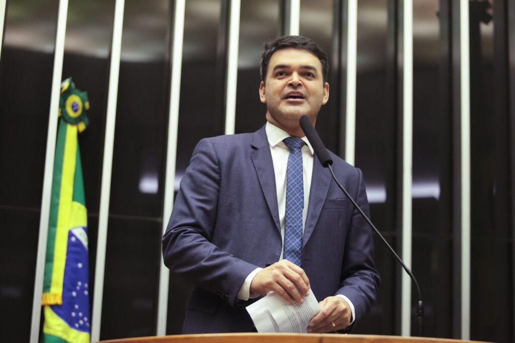 Senado vai ouvir big techs após denúncias de Felca sobre sexualização infantil
