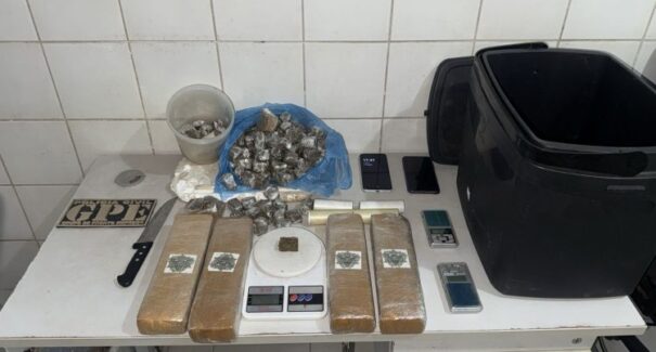Duas mulheres são presas por tráfico de drogas em Codó; carro é apreendido