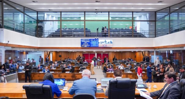 Assembleia aprova MP que reserva 50% das vagas em universidades estaduais para alunos da rede pública