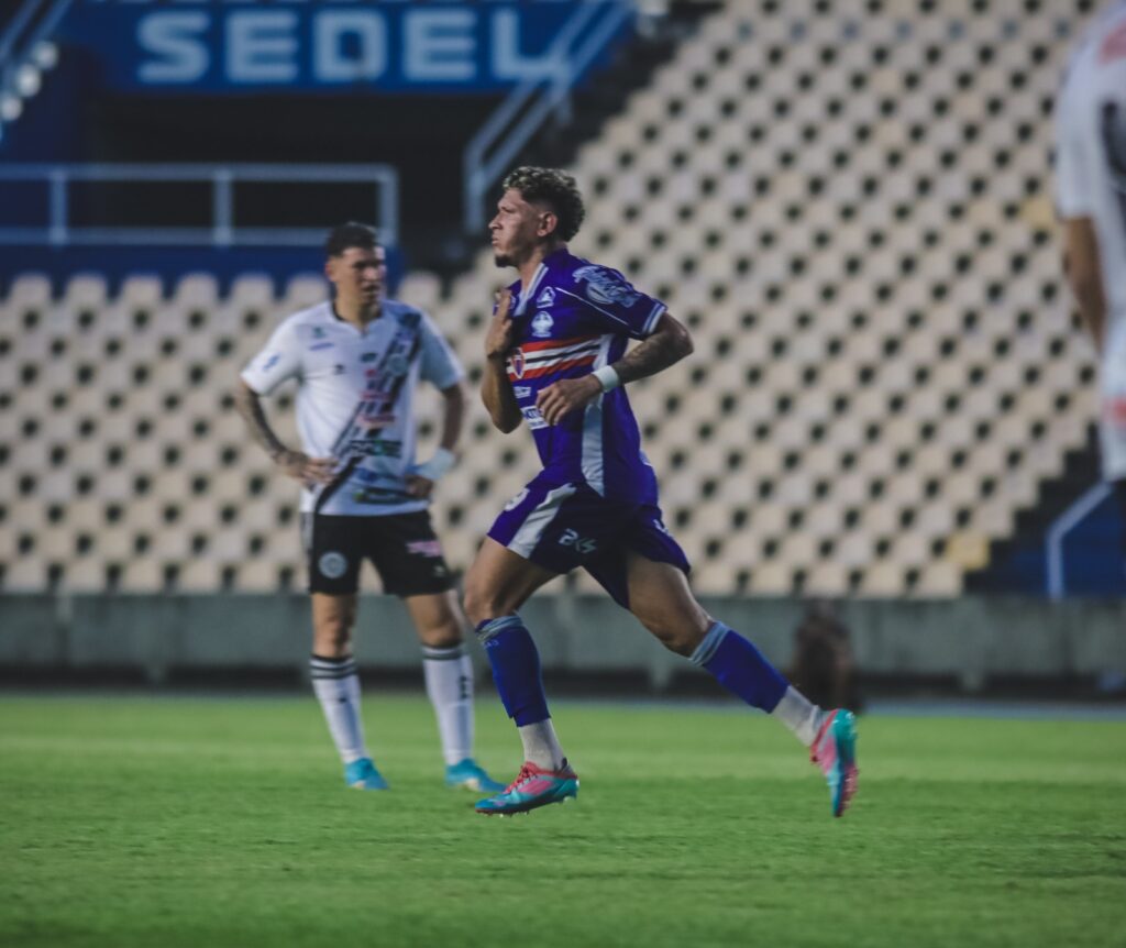 Clessione comemorou a marcação do gol da vitória atleticana. (Foto: Iury Oliveira/MAC)