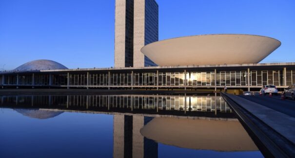Proposta que pode acabar com escala 6×1 avança na Câmara e segue para nova fase de análise