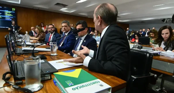Senado aprova projeto contra a “adultização” de crianças