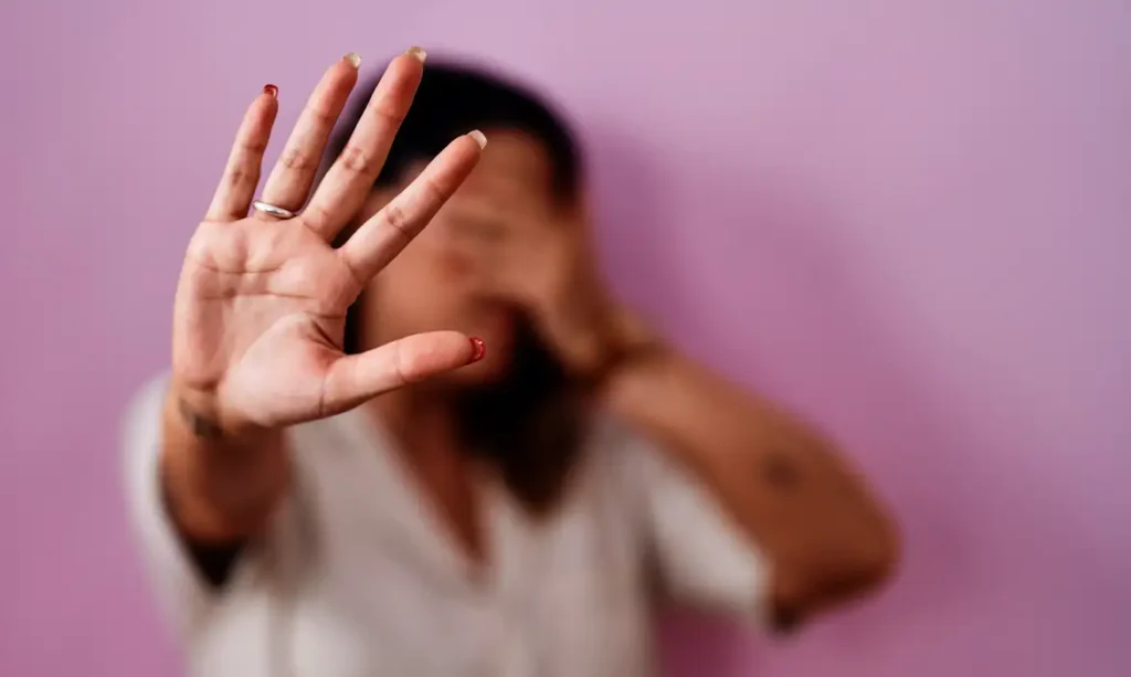 Lei Maria da Penha completa 19 anos sob desafio de tirar a proteção do papel