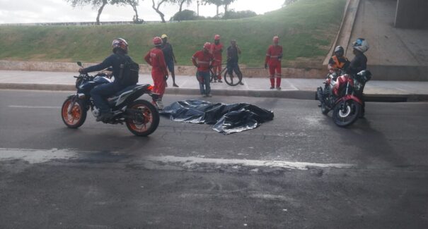 Homem morre após cair de viaduto durante horário de pico, em São Luís