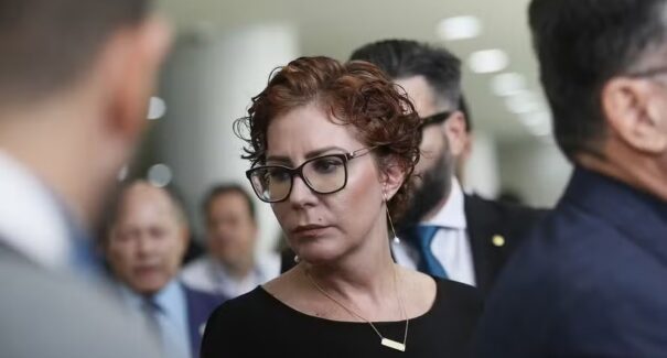 Justiça mantém prisão de Carla Zambelli na Itália durante processo de extradição