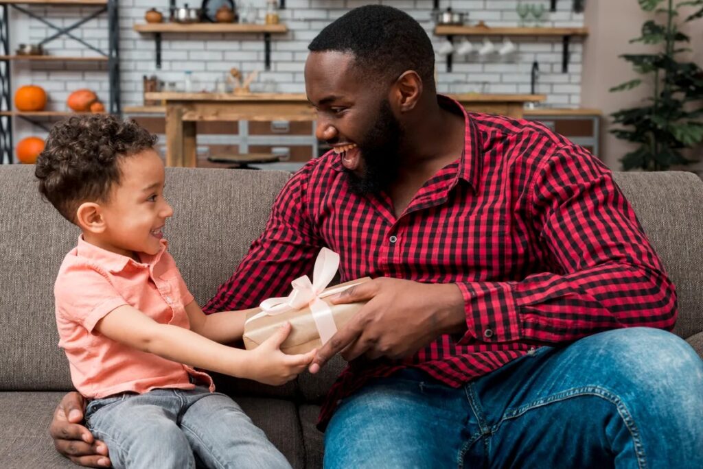 Dia dos Pais: 5 dicas para comprar um presente especial sem gastar muito 
