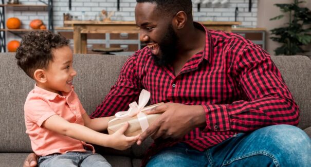 Dia dos Pais: 5 dicas para comprar um presente especial sem gastar muito 