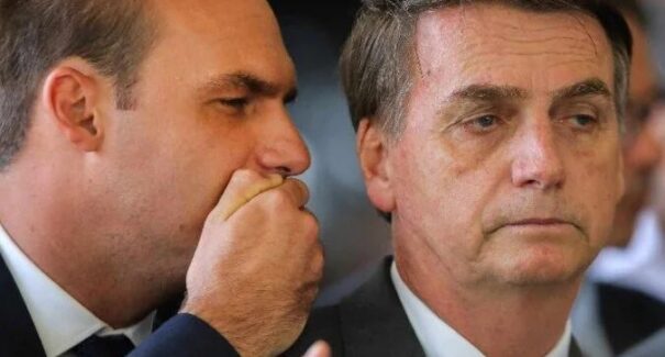PF indicia Bolsonaro e Eduardo por coação