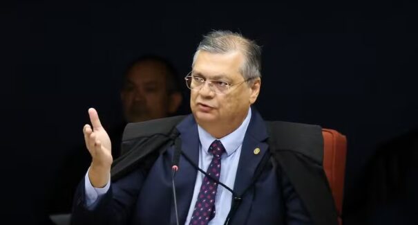 Dino proíbe novos benefícios a juízes e membros do MP após decisão do STF