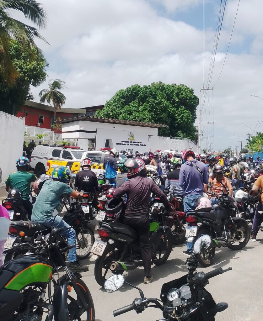 Ato começou em frente à Assembleia Legislativa do Maranhão, no Cohafuma, e se estendeu até a sede da Secretaria de Segurança Pública (SSP), na Vila Palmeira.  - (Foto: Reprodução/Redes Sociais)