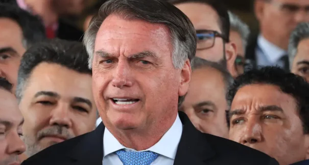 Bolsonaro nega tentativa de fuga e pede revogação da prisão domiciliar
