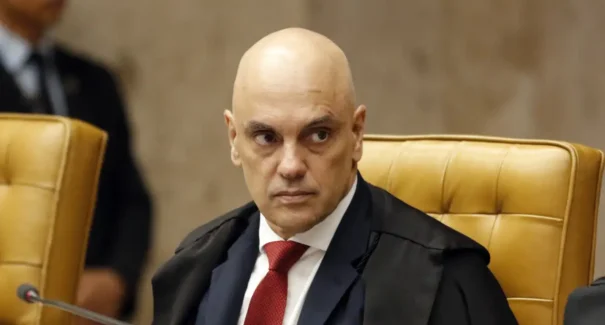 Defesa de Bolsonaro tem prazo para explicar documento sobre asilo político encontrado em celular