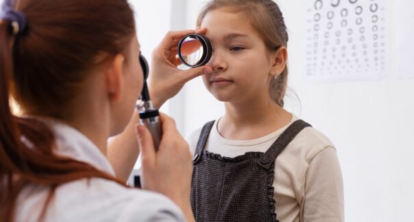 Nova cartilha orienta pais e professores sobre saúde ocular infantil
