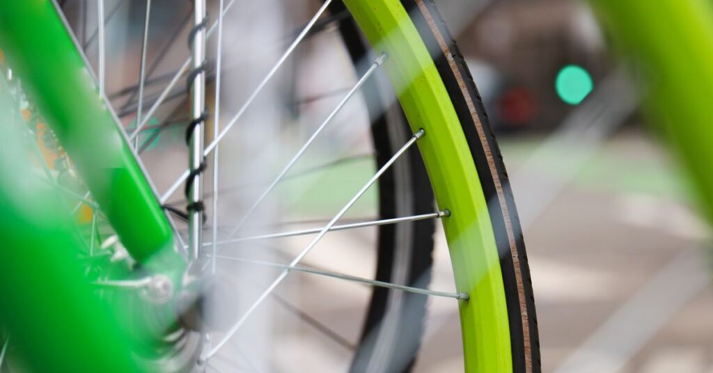 Supermercado de São Luís deve indenizar homem que teve bicicleta furtada de estacionamento