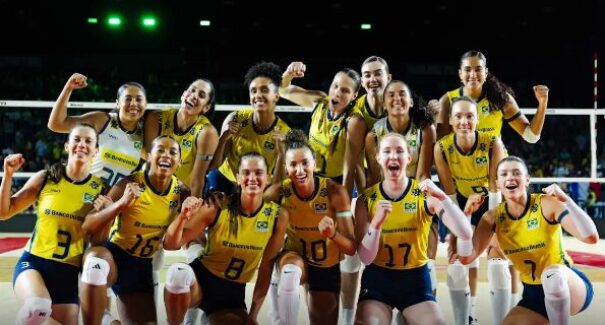 Brasil e Itália disputam vaga na final em duelo de invictas pelo Mundial de Vôlei